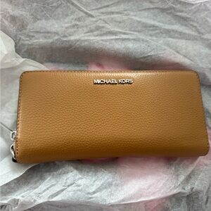 Michael Kors Large Jet Set Travel Wallet Wristlet